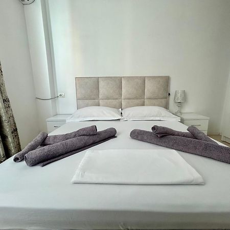 A&X Lovely And Central Apartment - 24H Self Check-In 티라나 외부 사진