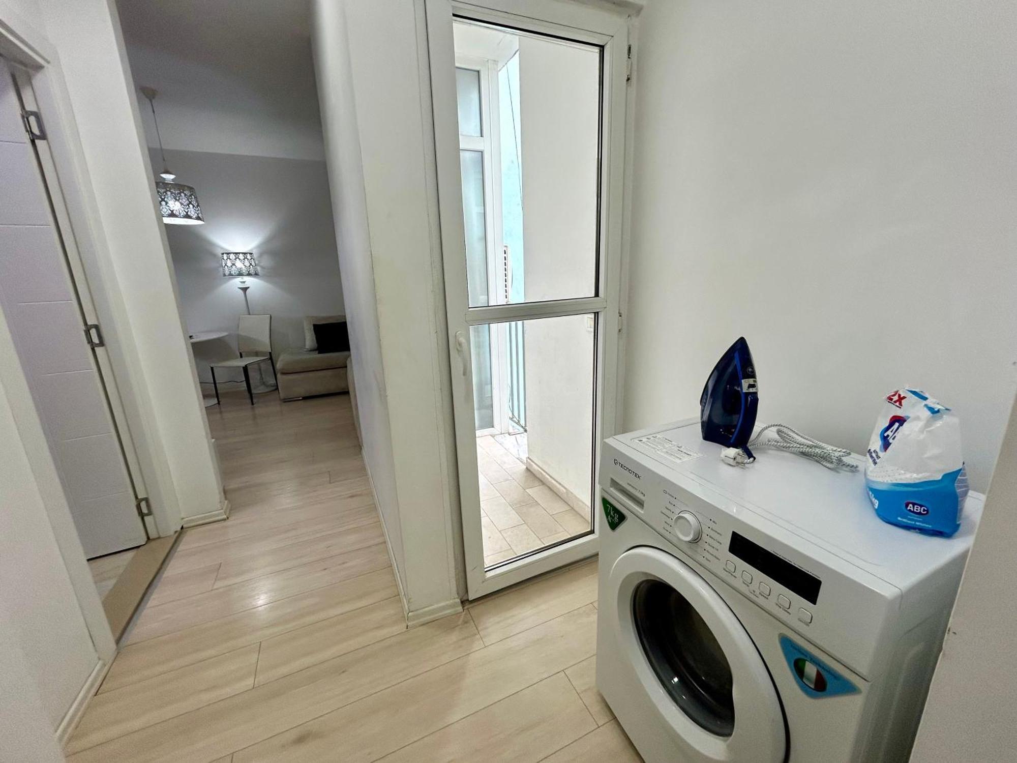 A&X Lovely And Central Apartment - 24H Self Check-In 티라나 외부 사진