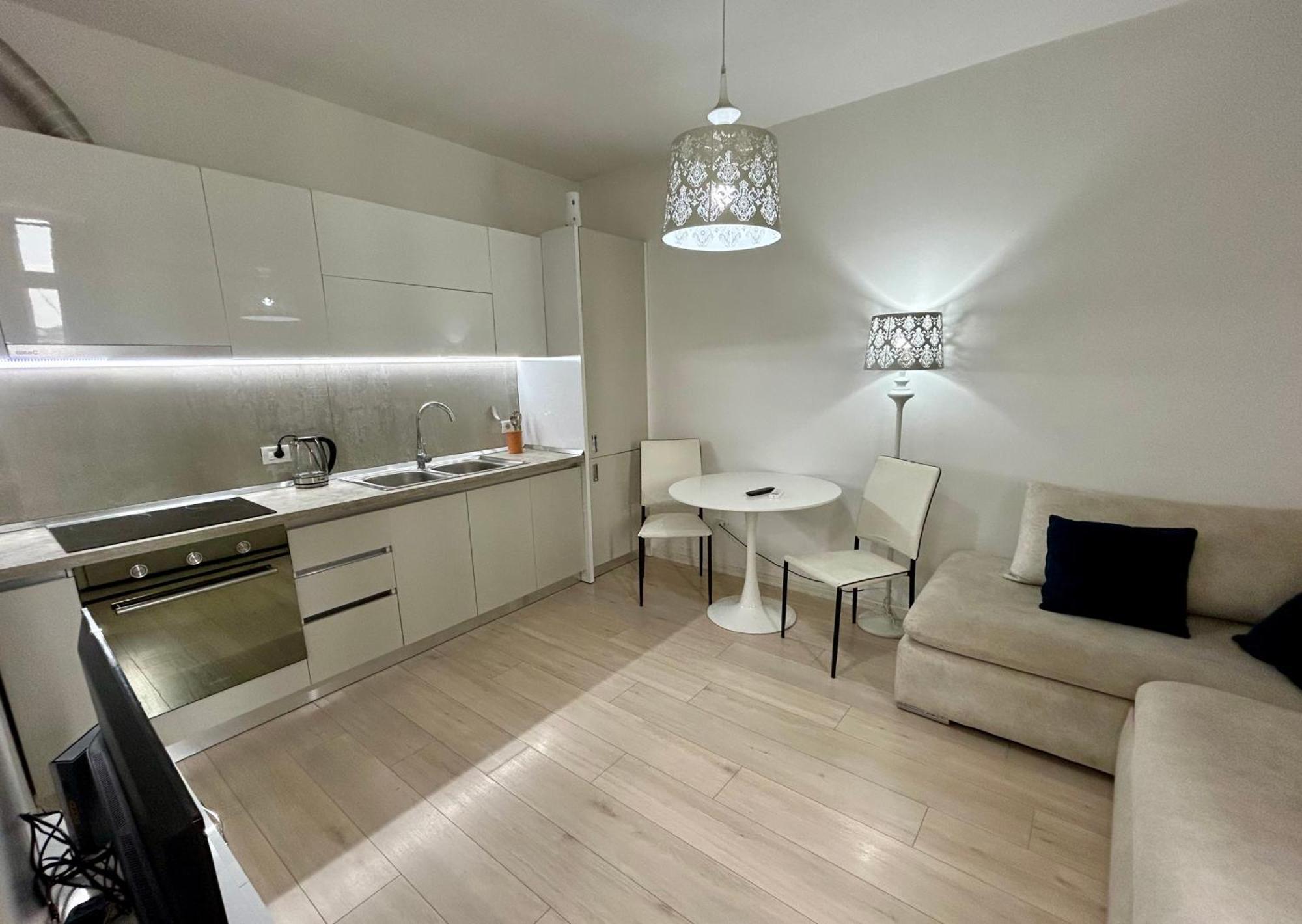 A&X Lovely And Central Apartment - 24H Self Check-In 티라나 외부 사진