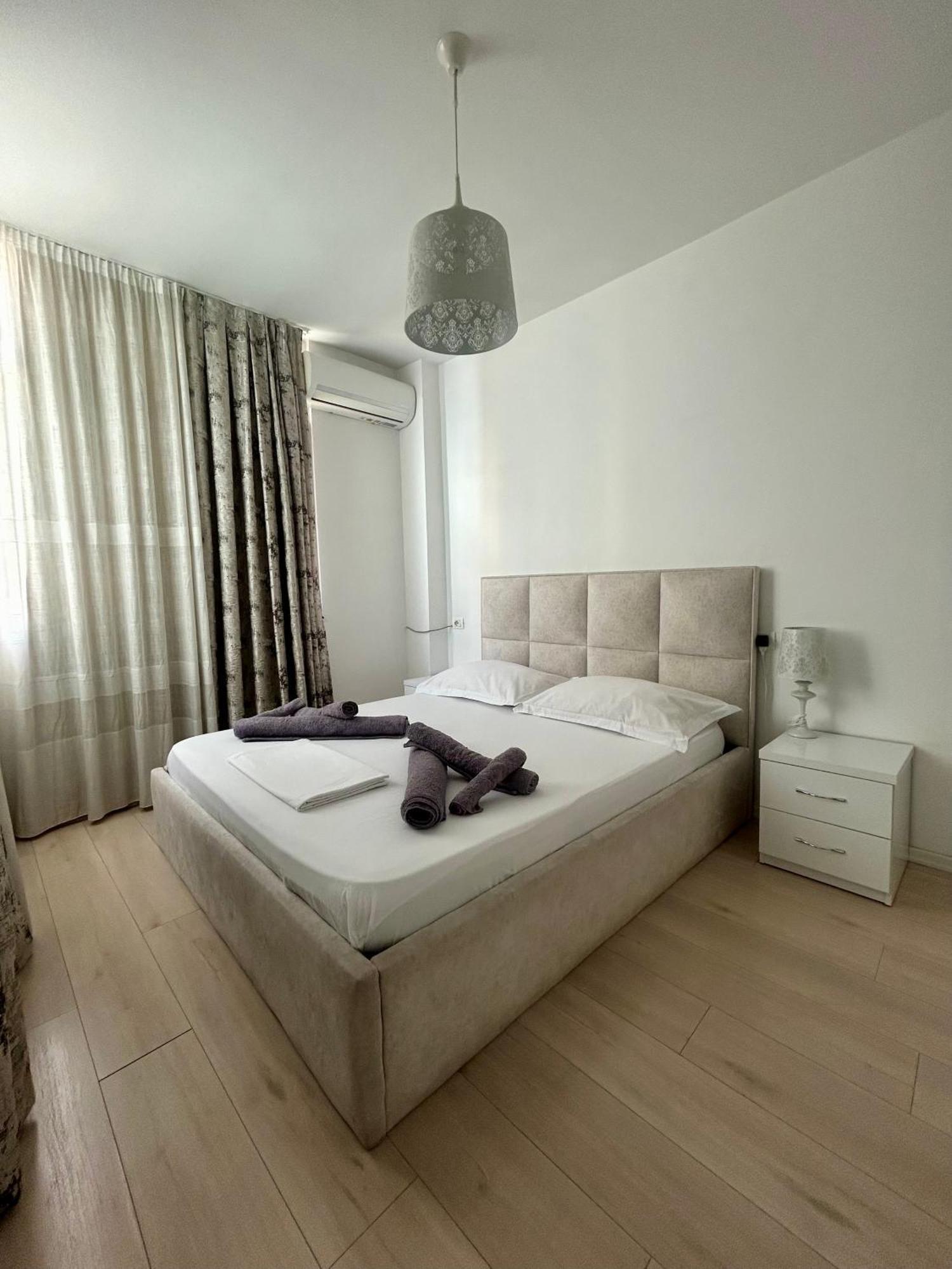 A&X Lovely And Central Apartment - 24H Self Check-In 티라나 외부 사진