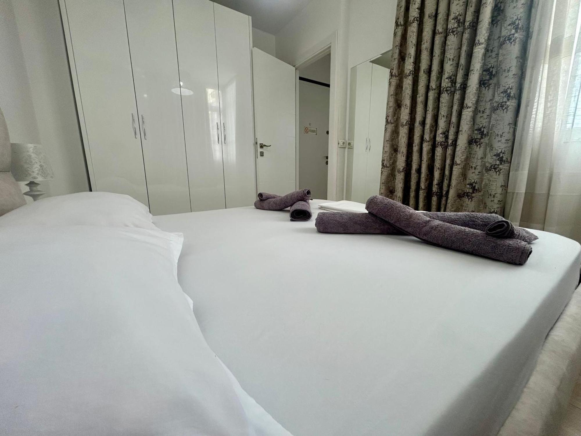 A&X Lovely And Central Apartment - 24H Self Check-In 티라나 외부 사진
