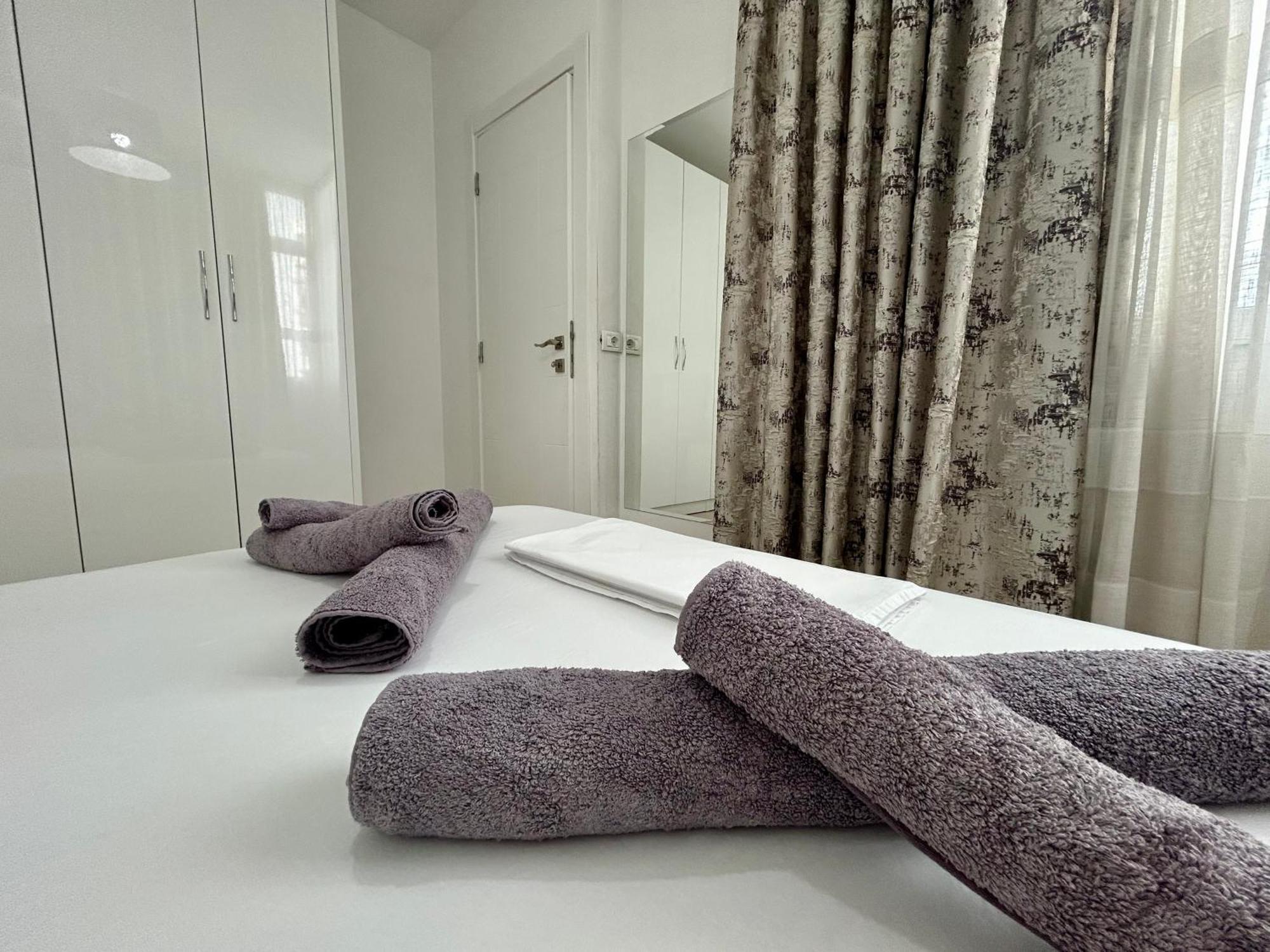 A&X Lovely And Central Apartment - 24H Self Check-In 티라나 외부 사진