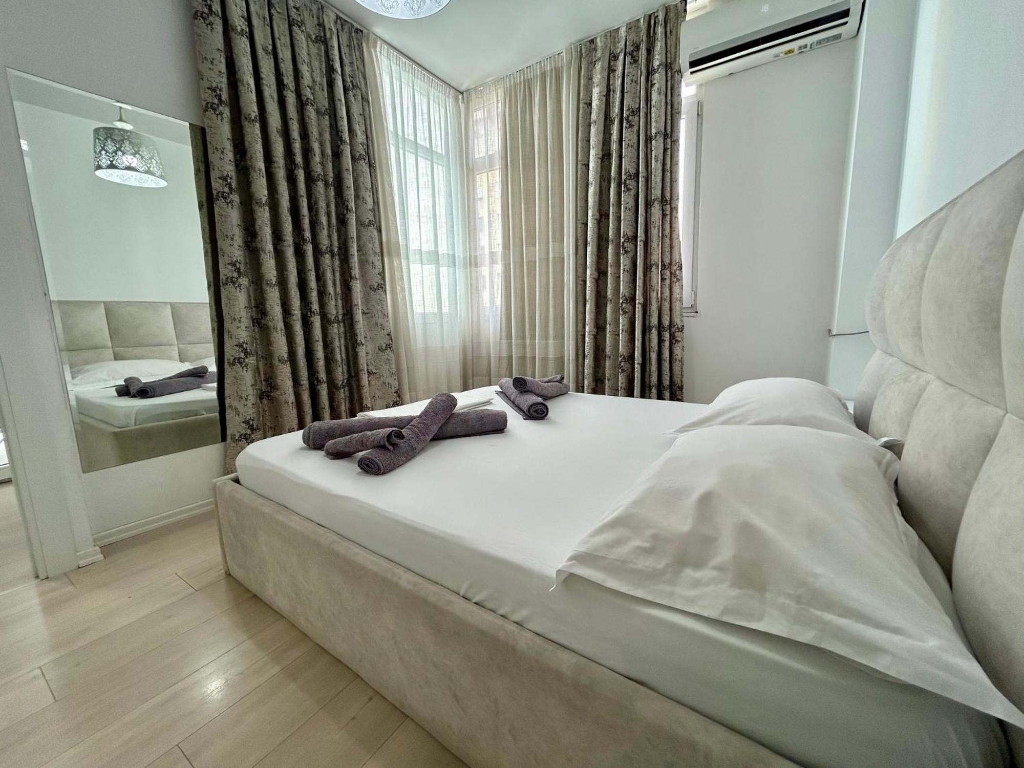 A&X Lovely And Central Apartment - 24H Self Check-In 티라나 외부 사진