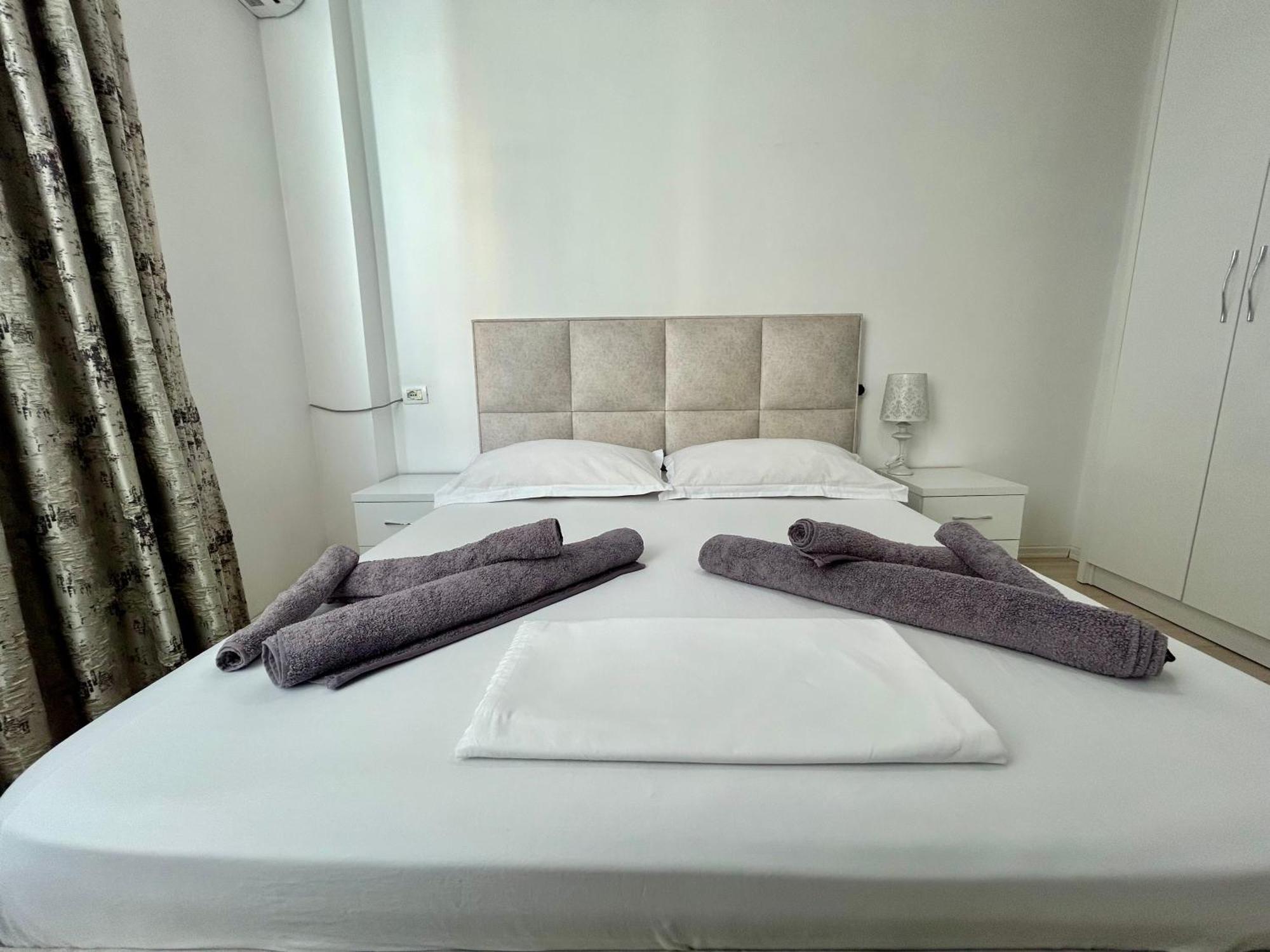 A&X Lovely And Central Apartment - 24H Self Check-In 티라나 외부 사진
