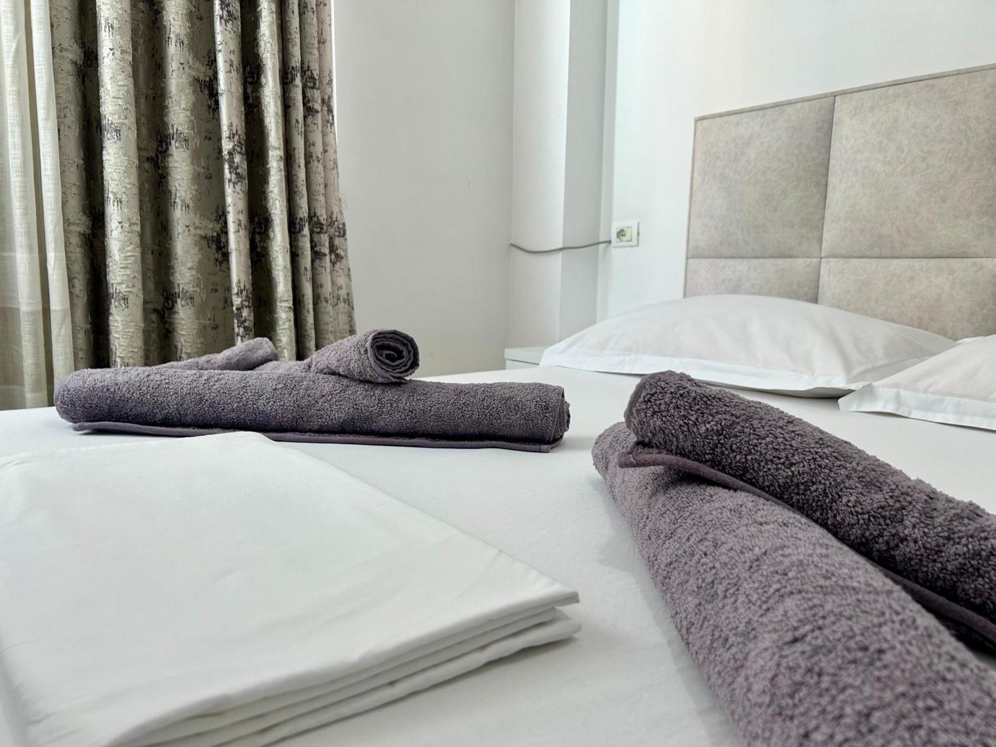 A&X Lovely And Central Apartment - 24H Self Check-In 티라나 외부 사진